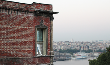 Kürşat Ünsal // Kırmızı ev, Fener, 2013